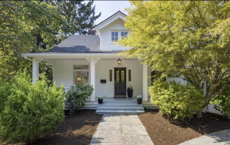 Explore house flipping Eastside 2026 opportunities in King County: Bellevue, Kirkland & Redmond trends, ~6% rates, strong ROI potential, and tips for profitable residential investments with Templum Construction!